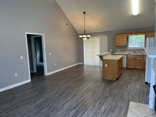 Building Photo - 641 Laurel Hill Cir