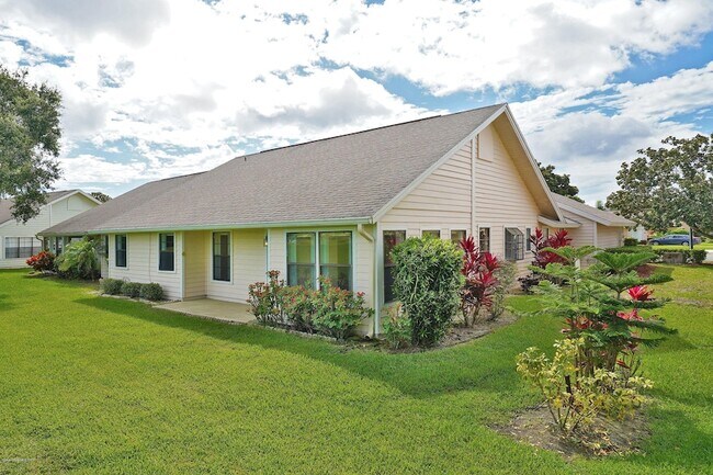 Building Photo - 840 Ridge Lake Dr