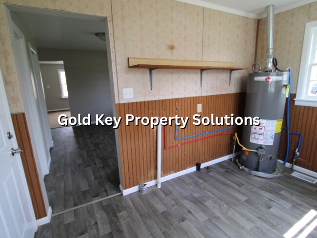 Building Photo - Remodeled 2 BR 1BA House with Garage (NO SECTION 8)