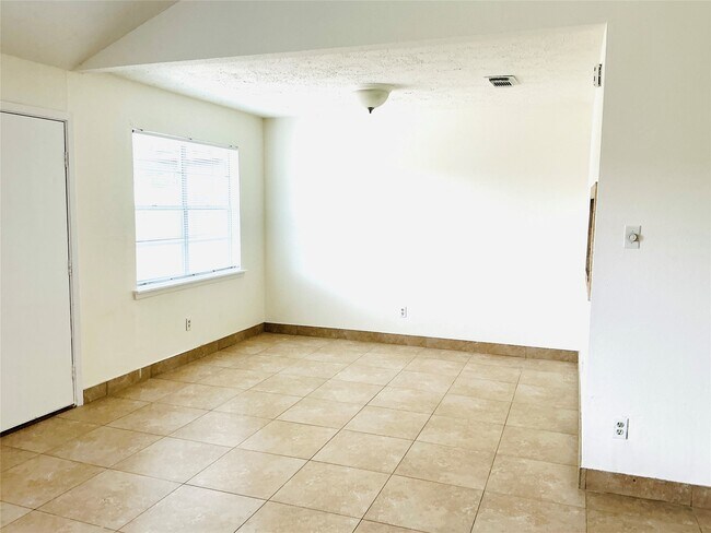 Building Photo - 16719 Maplemont Dr
