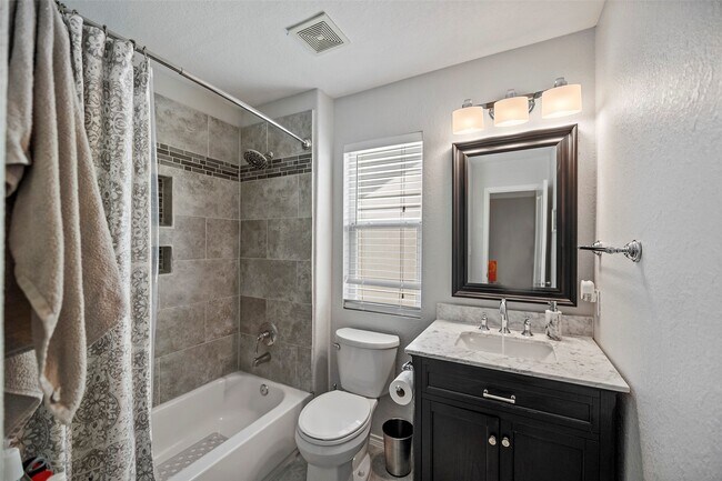 Building Photo - 16783 Mammoth Springs Dr