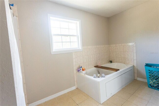 Building Photo - 1159 SW Valencia Heights Ave