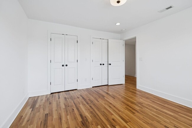 Building Photo - Beautifully Remodeled Home Just Minutes From Downtown Nashville