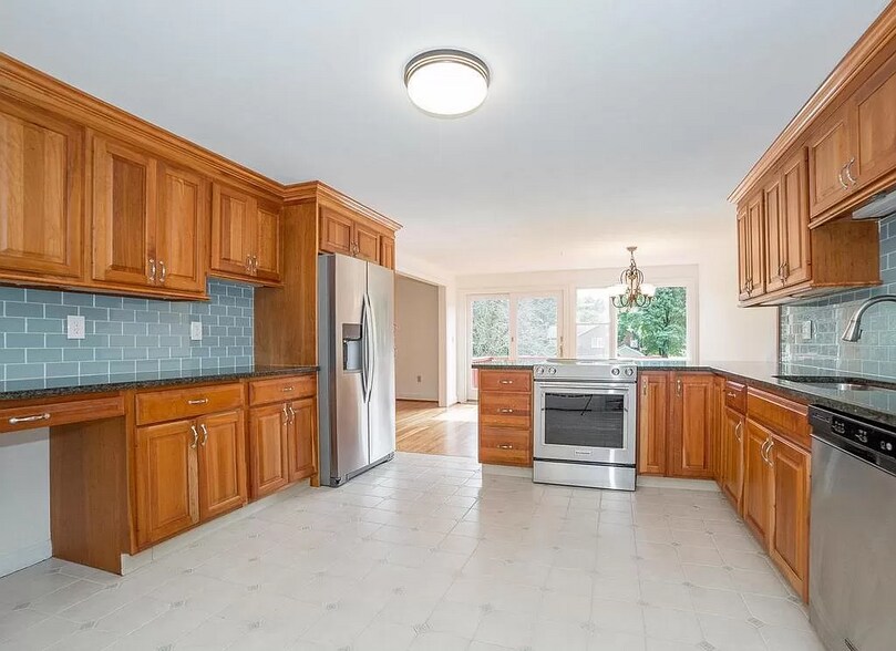 Building Photo - 39 Jackson St