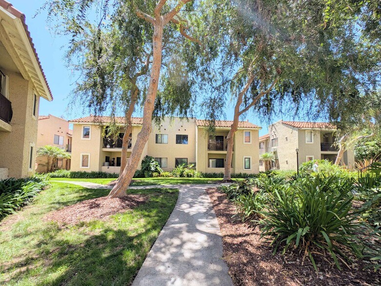 Building Photo - 10170 Camino Ruiz