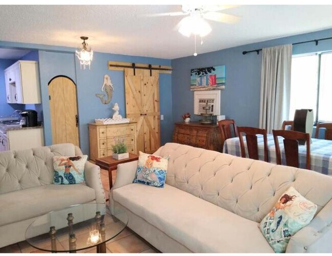 Building Photo - 622 10th Ave N