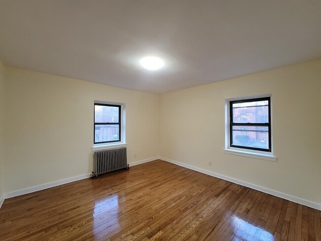 Building Photo - 365 Schley St