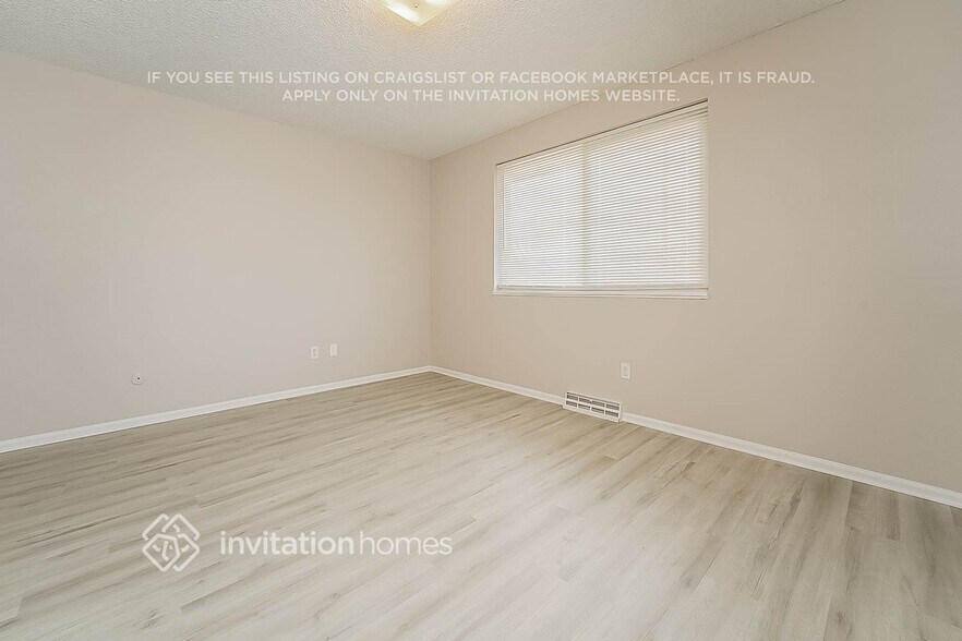 Building Photo - 647 S 6th Ave