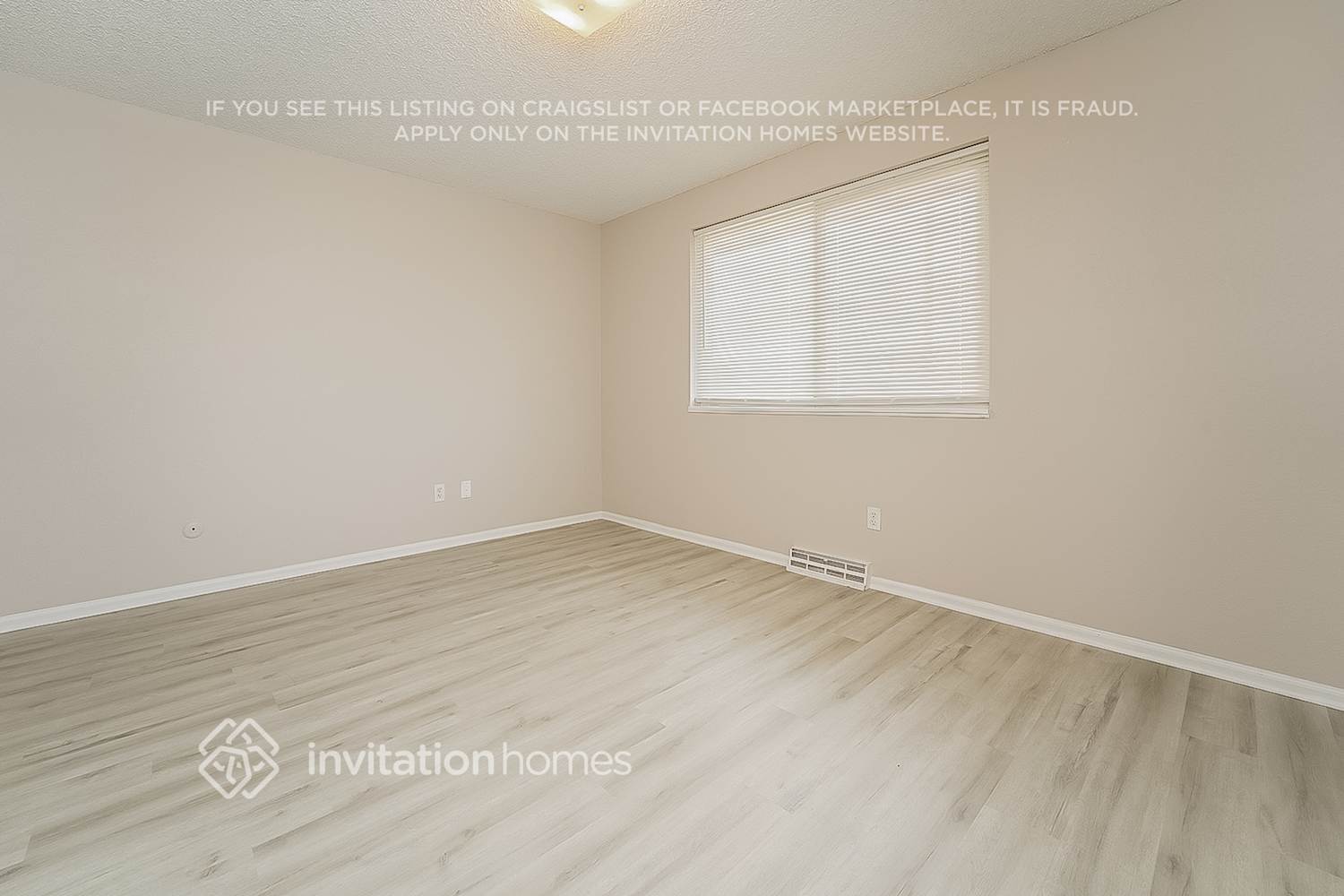 Building Photo - 647 S 6th Ave
