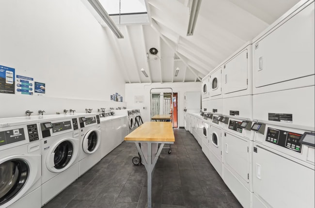 Building Photo - Modern Culver City Gem: Spacious 2-Bed Con...