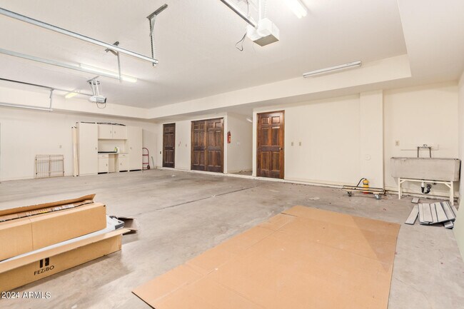 Building Photo - 5601 E Wonderview Rd