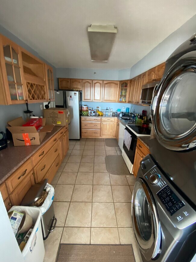 Kitchen - 3713 S George Mason Dr