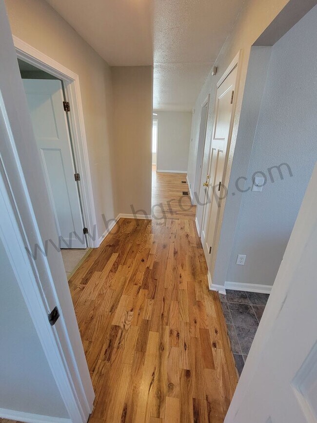 Building Photo - 6411 32nd Ave