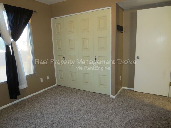 Building Photo - 4808 S Juniper St