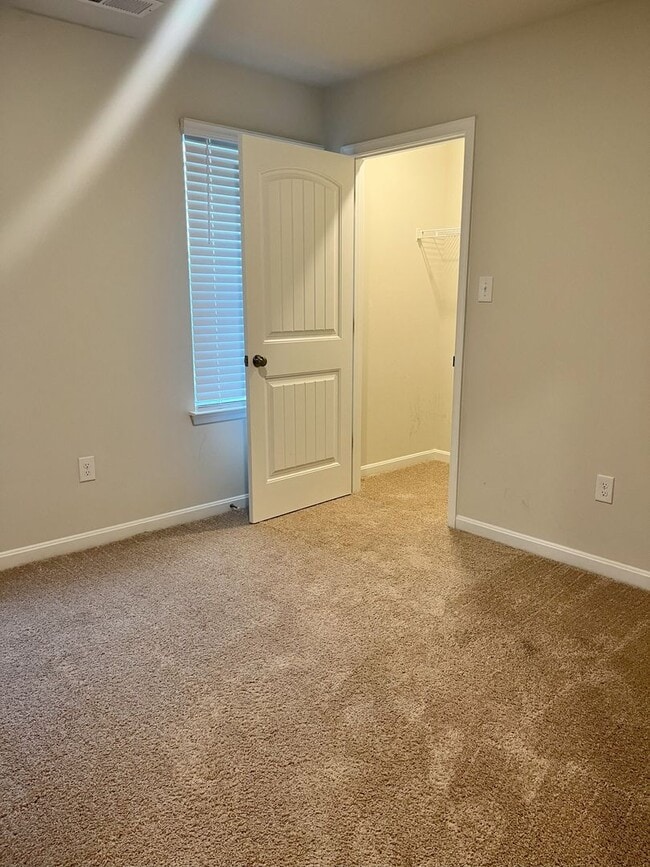 Building Photo - Camden Townhouse