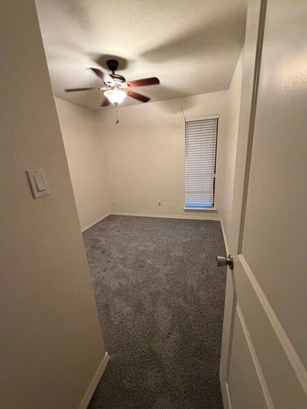 Building Photo - 903 Teakwood Ln