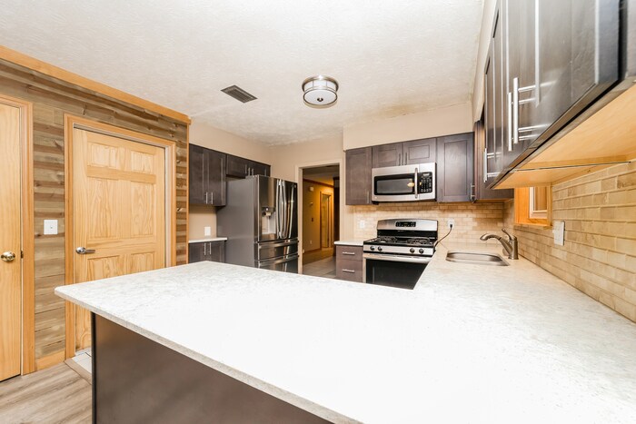 Building Photo - 14151 Grover Rd