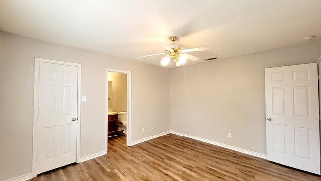 Building Photo - 3112 Travis St