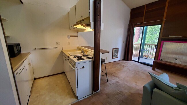 Building Photo - 1 BDRM Kings Run Condo w/ HOA Amenities, V...