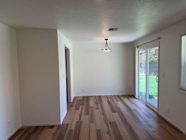 Building Photo - Updated 3 bedroom 2 bath home in a great neighborhood!