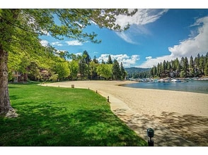 Building Photo - Enchanting Four Bedroom Two and Half Bath Condo in North Meadow Bay.