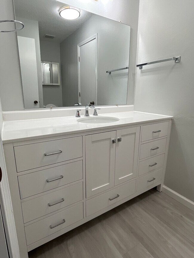 Building Photo - 3710/3714 N Farm Rd 165