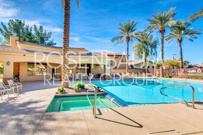 Building Photo - 1949 W Olive Way