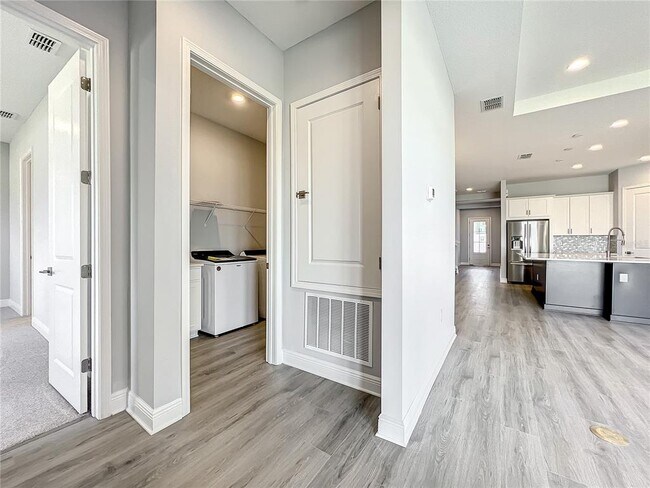 Building Photo - 13181 McMillan Dr