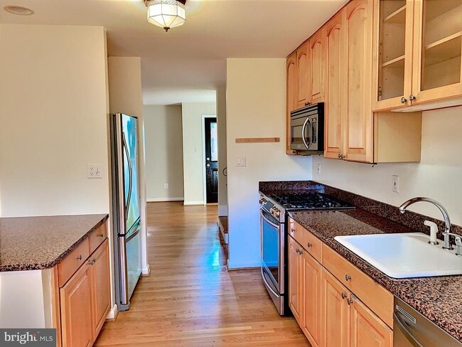 Building Photo - 1103 Carper St