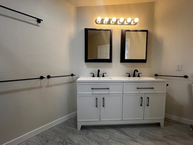 Building Photo - Sun Lakes long term Rental