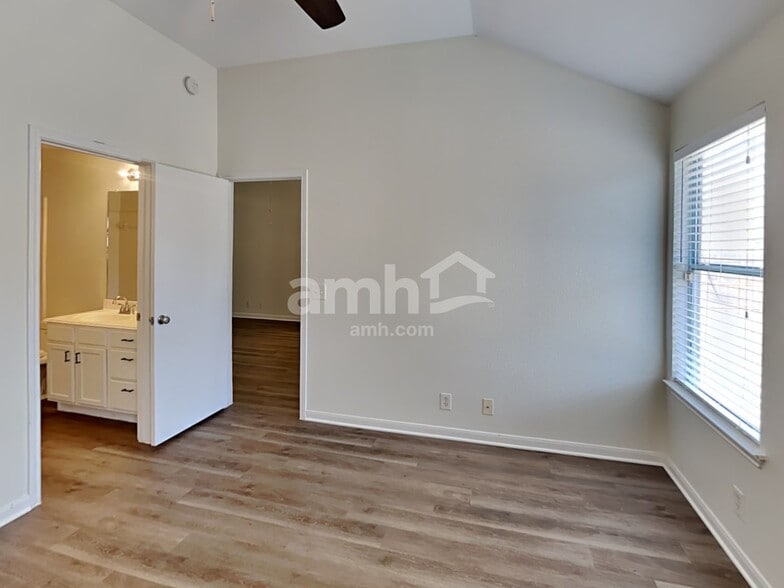 Building Photo - 110 Pony Cv