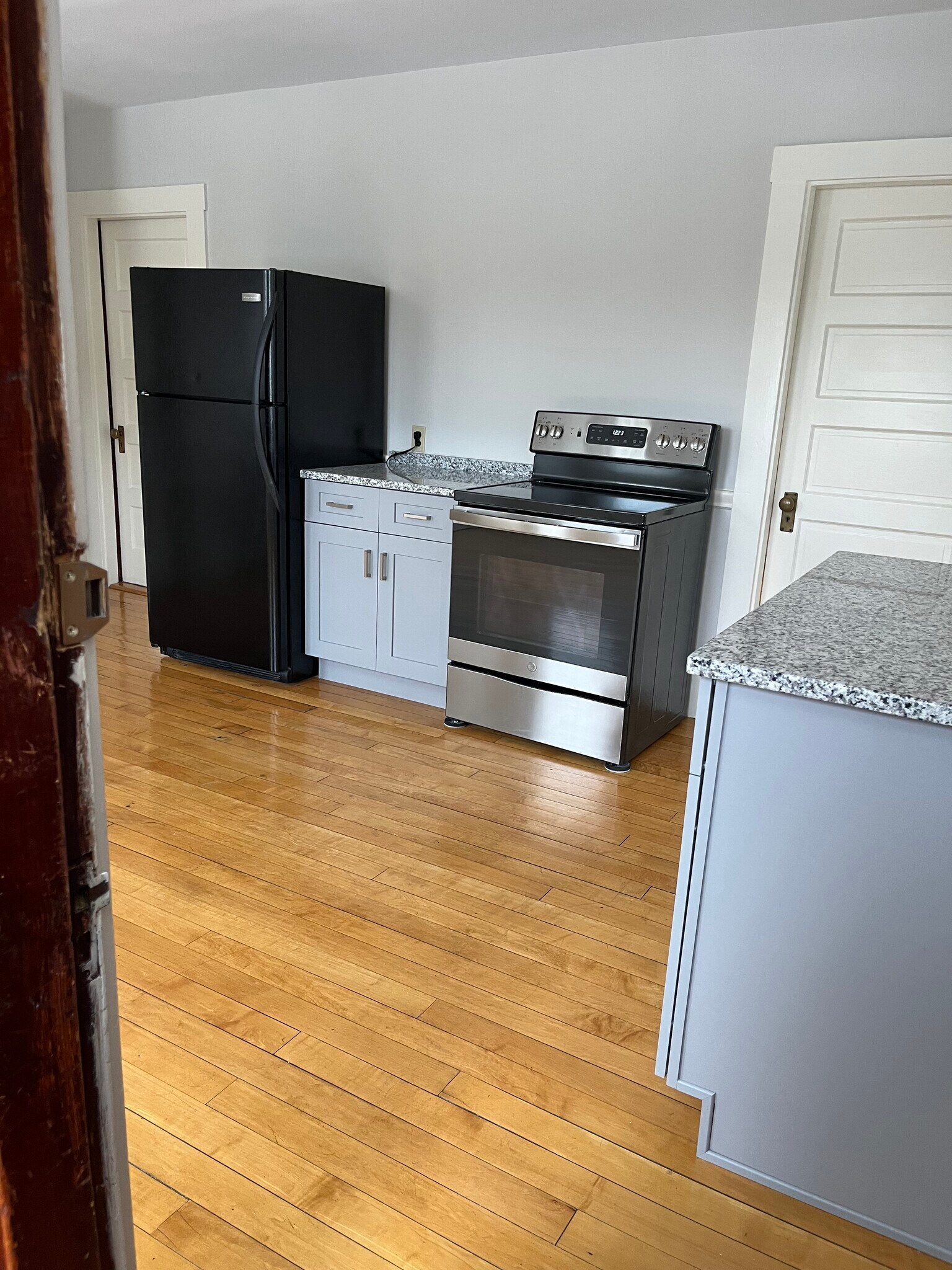 Building Photo - 48 Seaver St