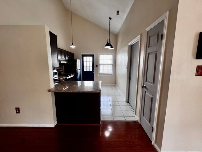 Building Photo - Beautiful 4 bedroom home in Salem