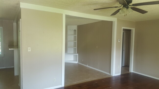 Building Photo - 1672 S Maple Ave