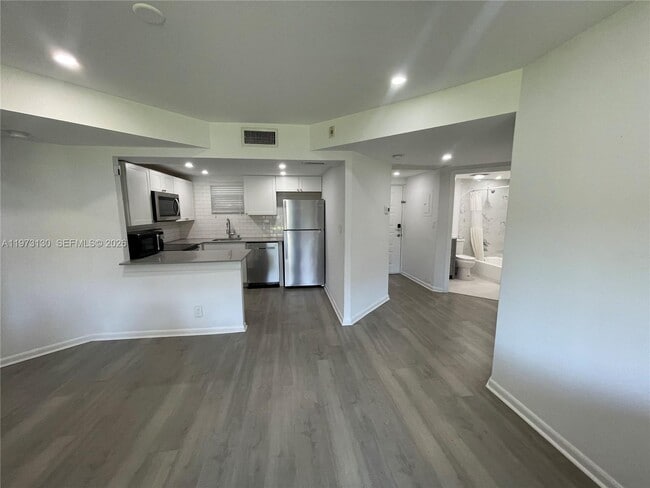 Building Photo - 8290 Lake Dr