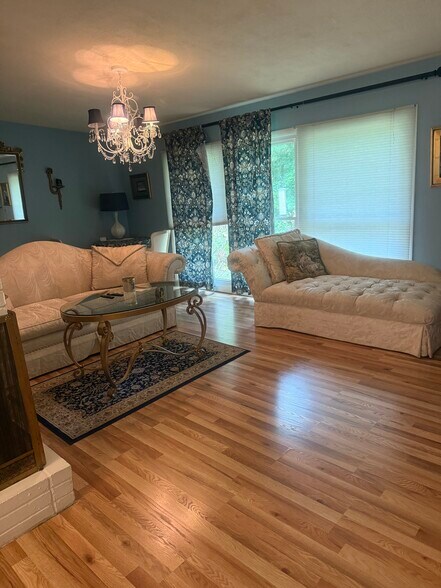 Building Photo - 6 Turner Rd