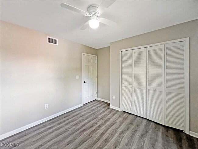 Building Photo - 4530 SW 10th Ave