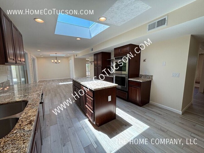 Building Photo - 8628 N Placita Del Cardo
