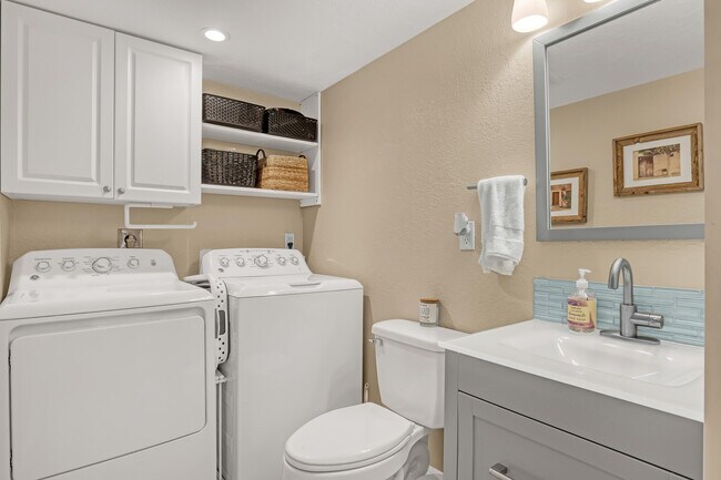 Building Photo - 923 Springdale Cir
