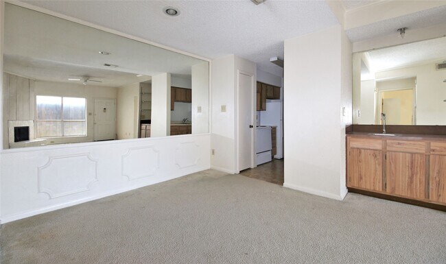 Building Photo - 5711 Sugar Hill Dr