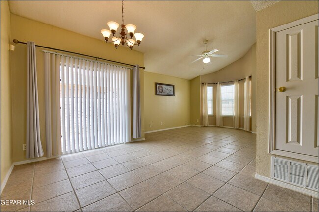 Building Photo - 683 Teichelkamp Dr