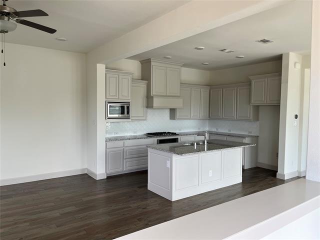 Building Photo - 7200 San Saba Dr