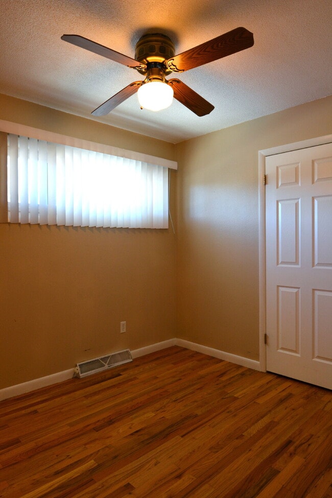 Building Photo - "Spacious 5-Bedroom 3 Bath in the Heart of...