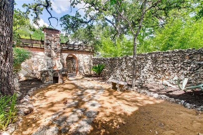 Building Photo - 306 E 34th St