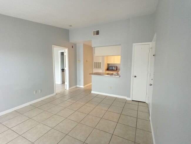 Building Photo - 2550 N Alafaya Trail