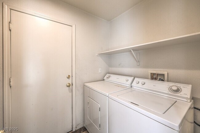 Building Photo - 3728 Ashling St