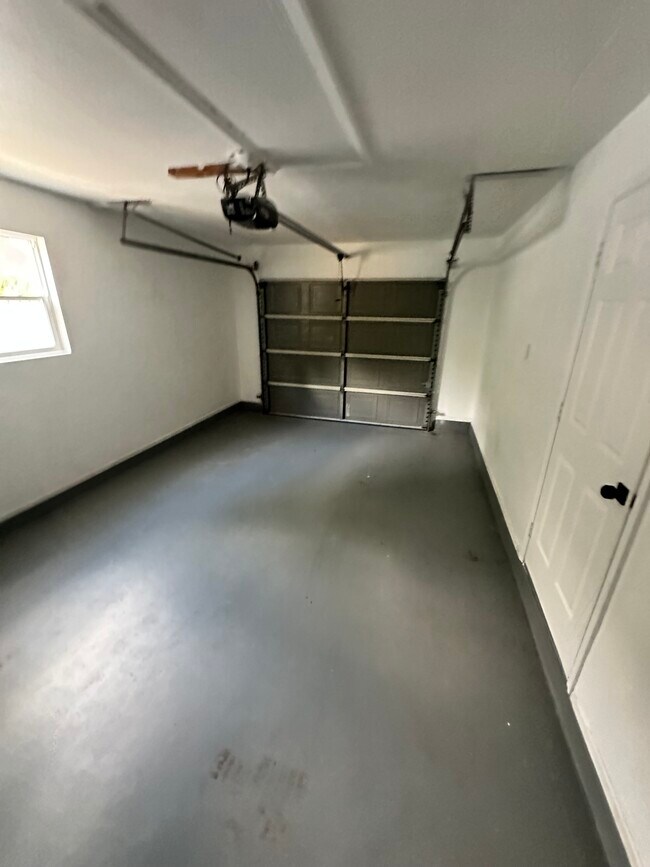 Building Photo - 2517 Oak Hollow Dr