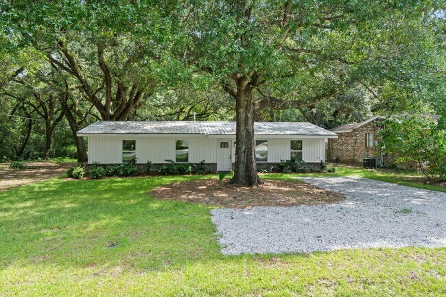 Building Photo - 2310 McPhillips Dr