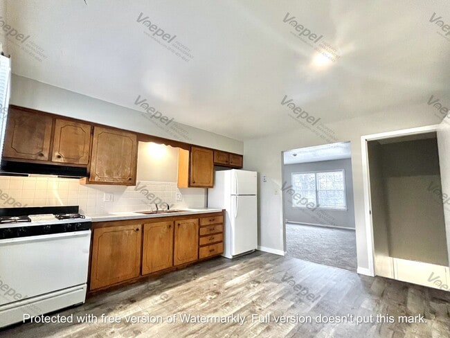 Building Photo - 7211-7211 Montana Ave