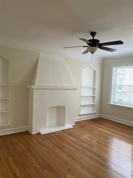 Building Photo - 2242 W Farwell Ave